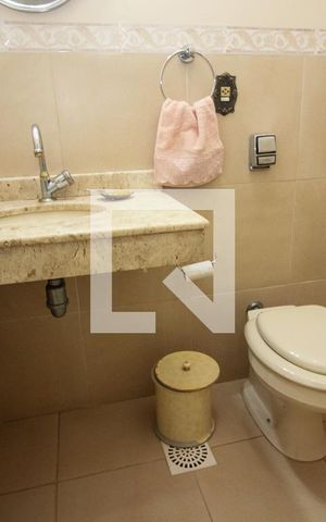 Casa para alugar com 220m², 4 quartos e 2 vagas Casa para alugar com 220m², 4 quartos e 2 vagasLavabo