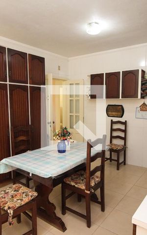 Casa para alugar com 220m², 4 quartos e 2 vagas Casa para alugar com 220m², 4 quartos e 2 vagasCozinha