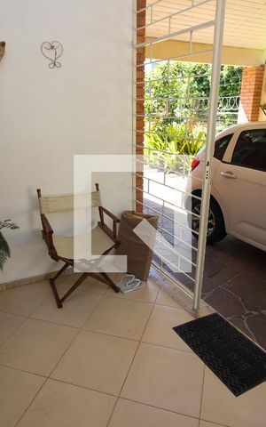Casa para alugar com 220m², 4 quartos e 2 vagas Casa para alugar com 220m², 4 quartos e 2 vagasHall de entrada