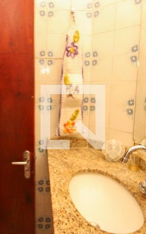 Casa à venda com 174m², 3 quartos e 3 vagasBanheiro 2