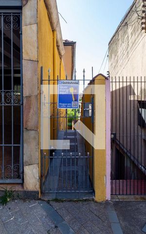 Casa para alugar com 50m², 1 quarto e sem vaga Casa para alugar com 50m², 1 quarto e sem vagaFachada