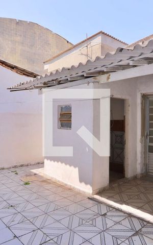 Casa à venda com 220m², 2 quartos e 3 vagas Casa à venda com 220m², 2 quartos e 3 vagasQuintal