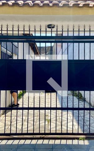 Casa à venda com 220m², 2 quartos e 3 vagas Casa à venda com 220m², 2 quartos e 3 vagasFachada