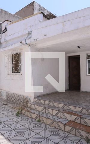 Casa à venda com 220m², 2 quartos e 3 vagas Casa à venda com 220m², 2 quartos e 3 vagasQuintal