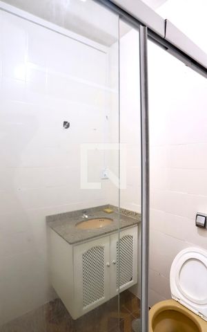 Casa à venda com 220m², 2 quartos e 3 vagas Casa à venda com 220m², 2 quartos e 3 vagasBanheiro
