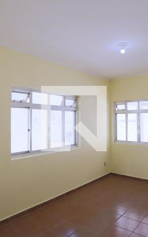 Casa à venda com 220m², 2 quartos e 3 vagas Casa à venda com 220m², 2 quartos e 3 vagasSala