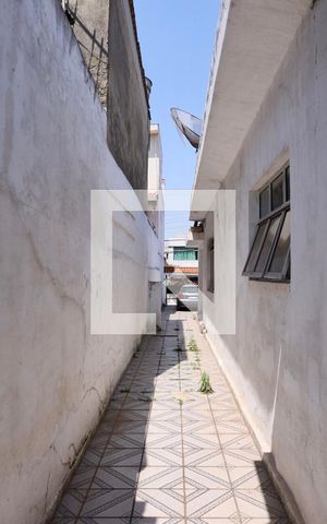 Casa à venda com 220m², 2 quartos e 3 vagas Casa à venda com 220m², 2 quartos e 3 vagasQuintal