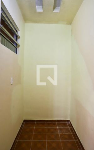Casa à venda com 220m², 2 quartos e 3 vagas Casa à venda com 220m², 2 quartos e 3 vagasCloset