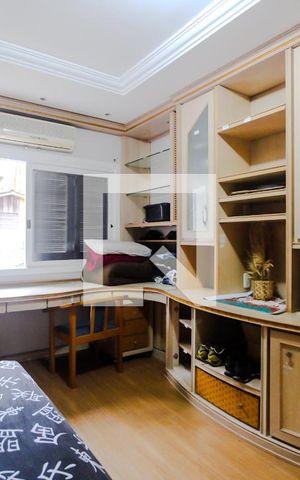 Casa à venda com 650m², 5 quartos e 6 vagas Casa à venda com 650m², 5 quartos e 6 vagasQuarto 3