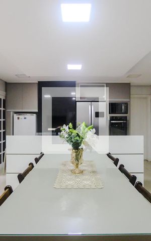 Casa à venda com 650m², 5 quartos e 6 vagas Casa à venda com 650m², 5 quartos e 6 vagasCozinha