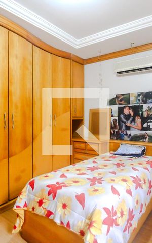 Casa à venda com 650m², 5 quartos e 6 vagas Casa à venda com 650m², 5 quartos e 6 vagasQuarto 2