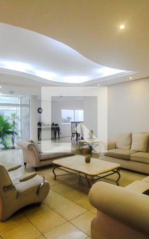 Casa à venda com 650m², 5 quartos e 6 vagas Casa à venda com 650m², 5 quartos e 6 vagasSala