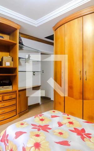 Casa à venda com 650m², 5 quartos e 6 vagas Casa à venda com 650m², 5 quartos e 6 vagasQuarto 2