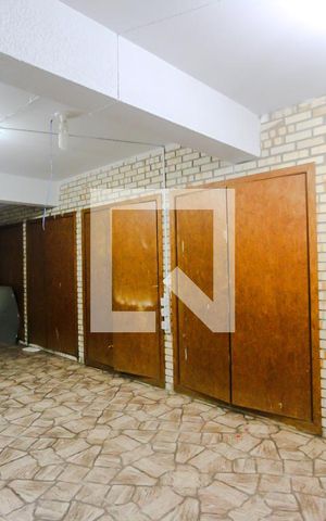 Casa à venda com 650m², 5 quartos e 6 vagas Casa à venda com 650m², 5 quartos e 6 vagasGaragem