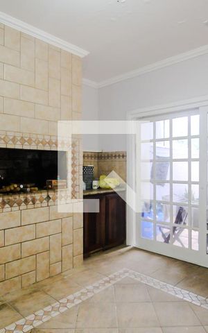 Casa à venda com 650m², 5 quartos e 6 vagas Casa à venda com 650m², 5 quartos e 6 vagasChurrasqueira