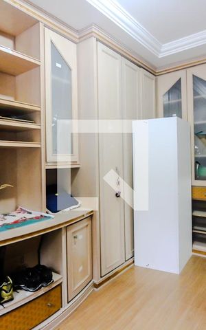 Casa à venda com 650m², 5 quartos e 6 vagas Casa à venda com 650m², 5 quartos e 6 vagasQuarto 3