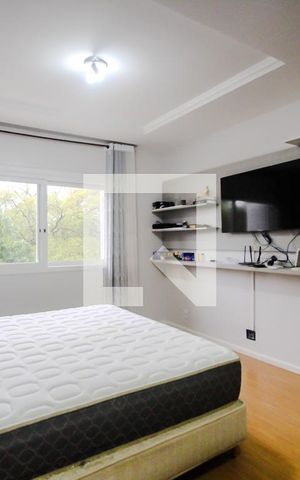Casa à venda com 650m², 5 quartos e 6 vagas Casa à venda com 650m², 5 quartos e 6 vagasSuíte