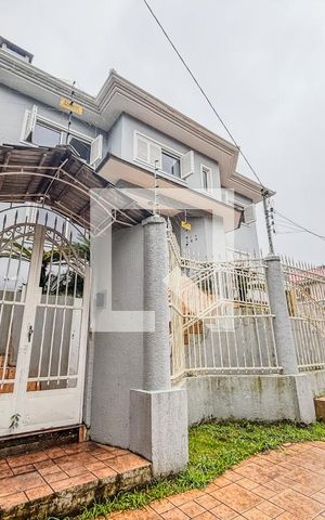 Casa à venda com 650m², 5 quartos e 6 vagas Casa à venda com 650m², 5 quartos e 6 vagasFachada