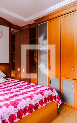 Casa à venda com 650m², 5 quartos e 6 vagas Casa à venda com 650m², 5 quartos e 6 vagasQuarto 1