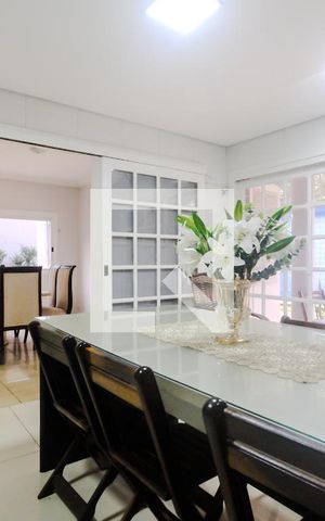 Casa à venda com 650m², 5 quartos e 6 vagas Casa à venda com 650m², 5 quartos e 6 vagasCozinha