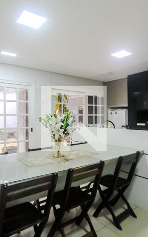 Casa à venda com 650m², 5 quartos e 6 vagas Casa à venda com 650m², 5 quartos e 6 vagasCozinha