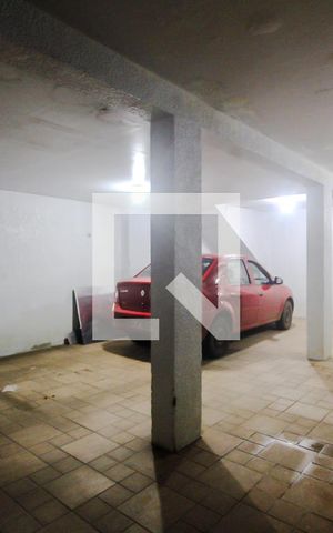 Casa à venda com 650m², 5 quartos e 6 vagas Casa à venda com 650m², 5 quartos e 6 vagasGaragem