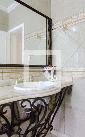 Casa à venda com 650m², 5 quartos e 6 vagas Casa à venda com 650m², 5 quartos e 6 vagasLavabo