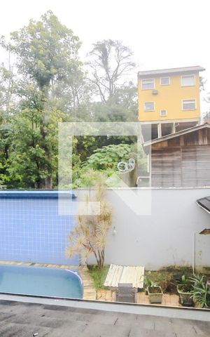 Casa à venda com 650m², 5 quartos e 6 vagas Casa à venda com 650m², 5 quartos e 6 vagasvista