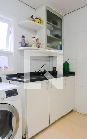 Casa à venda com 650m², 5 quartos e 6 vagas Casa à venda com 650m², 5 quartos e 6 vagasÁrea de Serviço
