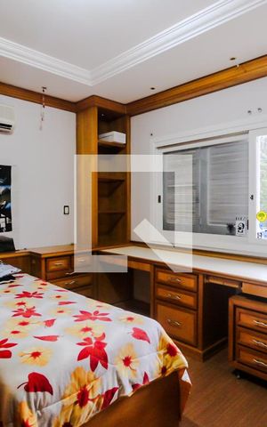 Casa à venda com 650m², 5 quartos e 6 vagas Casa à venda com 650m², 5 quartos e 6 vagasQuarto 2