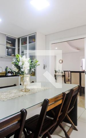 Casa à venda com 650m², 5 quartos e 6 vagas Casa à venda com 650m², 5 quartos e 6 vagasCozinha