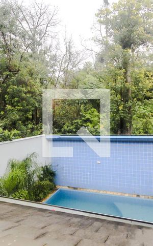 Casa à venda com 650m², 5 quartos e 6 vagas Casa à venda com 650m², 5 quartos e 6 vagasVista