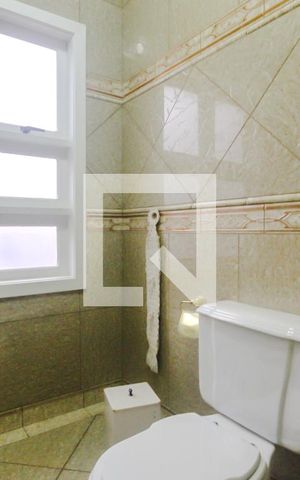Casa à venda com 650m², 5 quartos e 6 vagas Casa à venda com 650m², 5 quartos e 6 vagasLavabo
