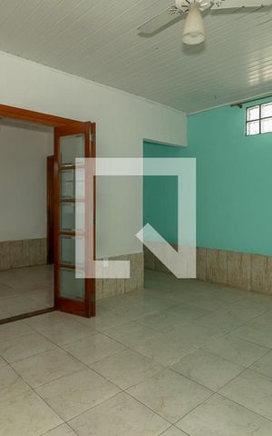 Casa à venda com 200m², 2 quartos e 6 vagas Casa à venda com 200m², 2 quartos e 6 vagasSala