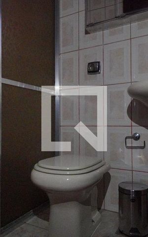 Casa à venda com 370m², 4 quartos e 4 vagasBanheiro de Serviço