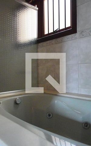 Casa à venda com 370m², 4 quartos e 4 vagasBanheiro Suíte