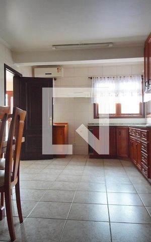 Casa à venda com 370m², 4 quartos e 4 vagasCozinha