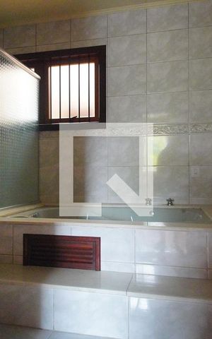 Casa à venda com 370m², 4 quartos e 4 vagasBanheiro Suíte