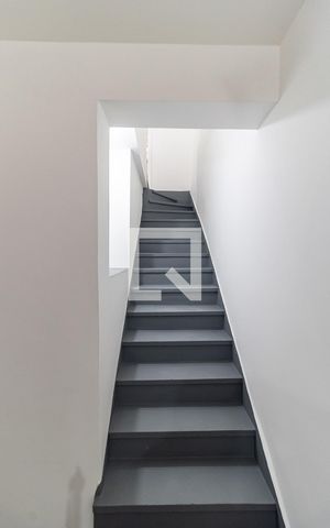 Casa para alugar com 90m², 2 quartos e 1 vaga Casa para alugar com 90m², 2 quartos e 1 vagaEscada