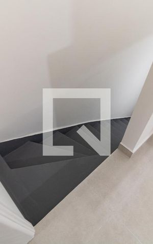 Casa para alugar com 90m², 2 quartos e 1 vaga Casa para alugar com 90m², 2 quartos e 1 vagaEscada