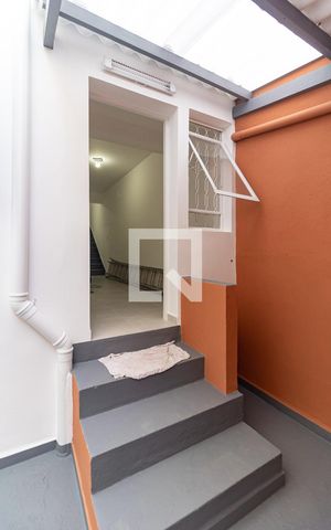 Casa para alugar com 90m², 2 quartos e 1 vaga Casa para alugar com 90m², 2 quartos e 1 vagaEscada