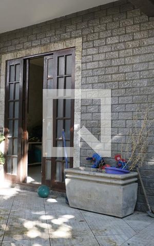 Casa à venda com 270m², 5 quartos e sem vagaPrimeiro Andar - Entrada