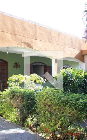 Casa à venda com 200m², 3 quartos e 3 vagasFachada