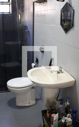 Casa à venda com 200m², 3 quartos e 3 vagasBanheiro Quarto 3