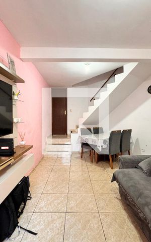 Casa à venda com 80m², 2 quartos e 2 vagas Casa à venda com 80m², 2 quartos e 2 vagasSala