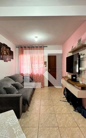 Casa à venda com 80m², 2 quartos e 2 vagas Casa à venda com 80m², 2 quartos e 2 vagasSala