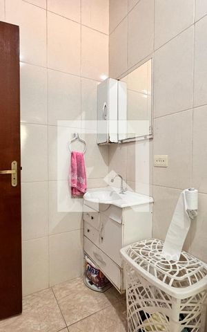 Casa à venda com 80m², 2 quartos e 2 vagas Casa à venda com 80m², 2 quartos e 2 vagasBanheiro