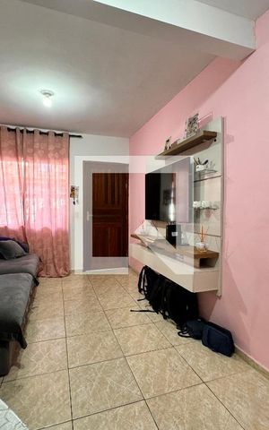 Casa à venda com 80m², 2 quartos e 2 vagas Casa à venda com 80m², 2 quartos e 2 vagasSala