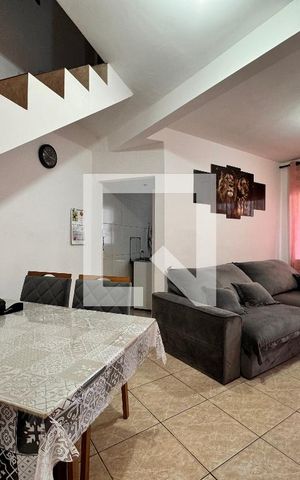 Casa à venda com 80m², 2 quartos e 2 vagas Casa à venda com 80m², 2 quartos e 2 vagasSala