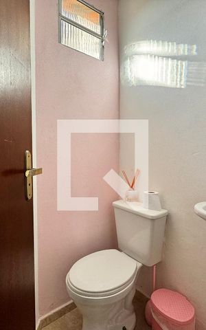 Casa à venda com 80m², 2 quartos e 2 vagas Casa à venda com 80m², 2 quartos e 2 vagasLavabo